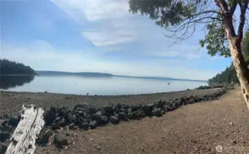 600ft of community beach.