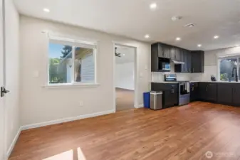 Kitchen W/Eatery.