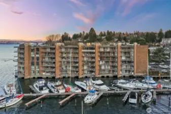 Iconic waterfront setting at Spinnaker Bay Condominiums, surrounded by marinas and serene Lake Washington views.