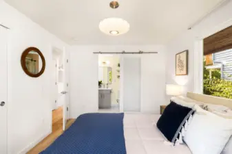 Spacious primary with en suite bath