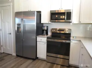 ALL APPLIANCES ARE STAINLESS STEEL!