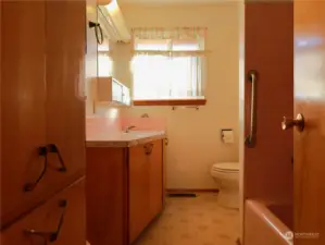 Full Bathroom on Main floor