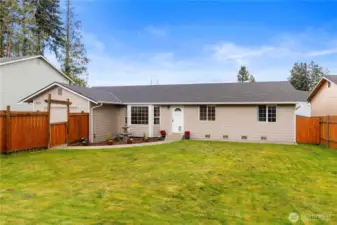 Beautiful Beverly Park Move-In Ready Home!