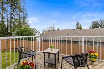 Relax on the deck with the Peek-A-Boo view of the Casades.