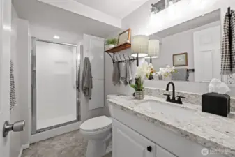 Lower level 3/4 bath.
