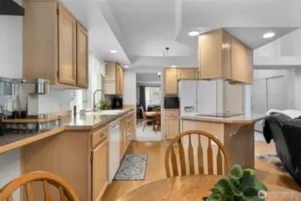Easy entertaining in this wonderful layout