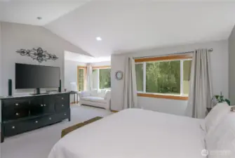 Primary bedroom w/vaulted ceiling