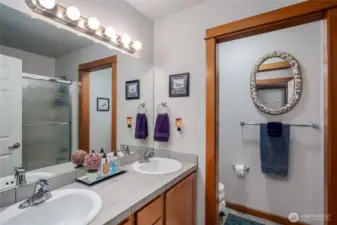 Upstairs main bathroom