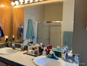 Main Bathroom.