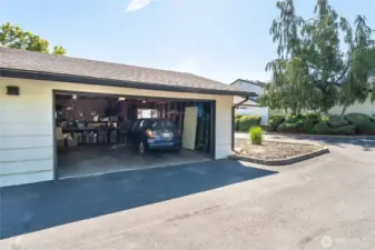 detached 2 car garage