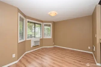 Airconditioning unit cools living spaces
