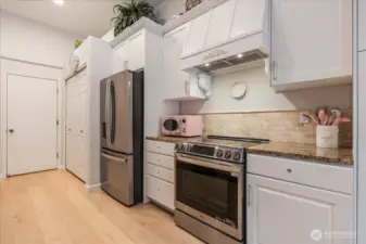 Kitchen-Decorative range hood