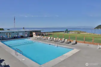 The Sandy Hook Yacht Club Estates’ community amenities include a seasonal seaside pool,