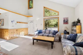 Another view of the spacious living area—ideal for relaxing after a day in the mountains.