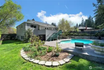 Huge fully fenced private back yard