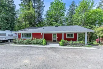 Front view of this amazing home