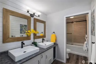 Main bathroom with built-in towel warmer