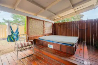 Back Yard/Free Standing Hot Tub