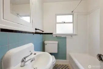 Main floor full bathroom