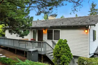 Charming MCM Home in the Heart of Lake Forest Park