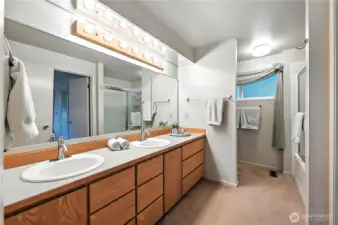 Spacious en-suite bath with dual sinks, perfect for shared mornings