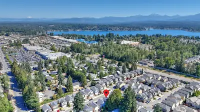 The red balloon indicates the location of this home.  The location is wonderful for highway access, shopping and Lake Stevens.