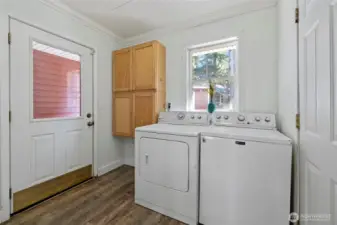 Mud room, laundry room