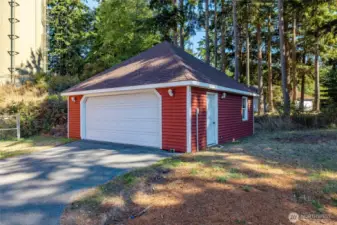 detached 2 car garage