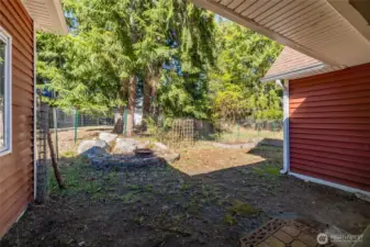 Private firepit and garden area