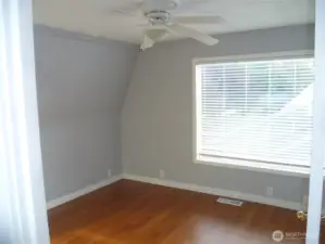 Upper bedroom #2