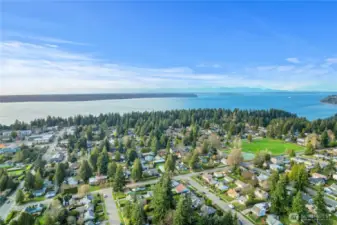 Close to the Airport, Lake Burien and Shopping
