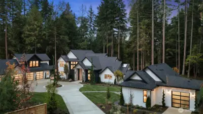 Live where calm and convenience meet. From this exclusive Redmond address, you’re seamlessly connected to the heart of Bellevue and Seattle’s dining, design, and boutique shopping scenes. Close proximity to the Microsoft Main Campus, SpaceX, and Starlink create quick, effortless commutes to work and innovation.