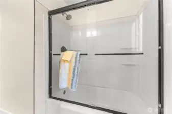 Full shower and tub