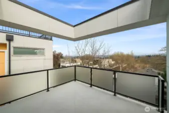 View stretches from Mt Baker to Mt Rainier