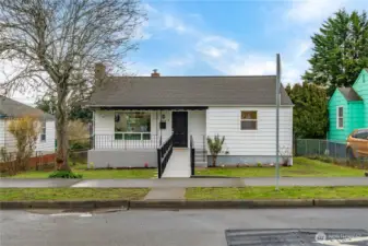 Move in ready single story with basement home in Tukwila.