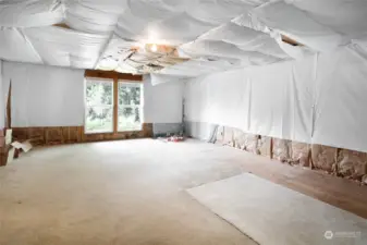 Unfinished bonus room, 462 square feet.