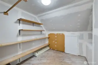 2nd floor storage bonus room