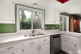 Newer SS appliances throughout.