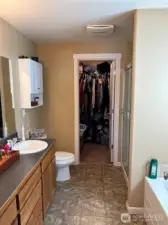 Primary bath and walkin closet