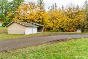 large garage 1200 SQ FT