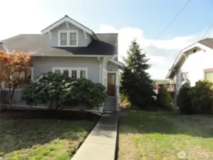 Side enterance into kitchen.