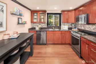 Stainless steel appliances and a nice open floor plan make this such a chef's dream!