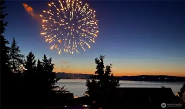 This was taken by the seller from the top deck on 4th of July