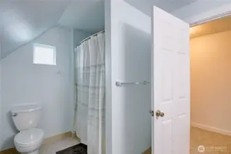 Upstairs Bath with Shower