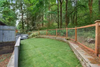 The home is in the quiet back side of the neighborhood, backing to an undeveloped city park - plenty of birds and shade from the trees!