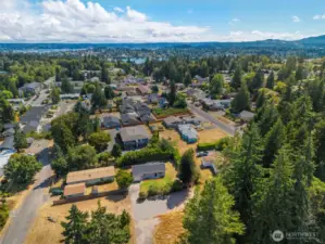 Snuggled in comfortably but still close to all the Kitsap amenities.