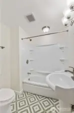 Lower bath w linen closet