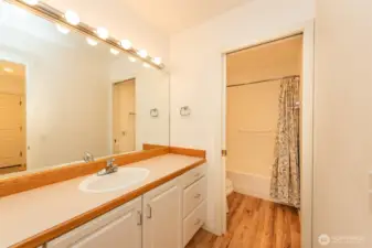 Full Bath South of Main Entry