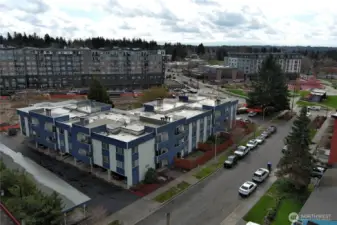 The Olympic Condominiums is in a fantastic location, close to Sunset Boulevard.