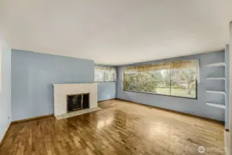 Living room with a Fireplace